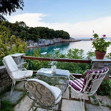 Victoria's Bed & Breakfast Damouchari