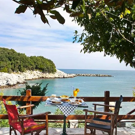 Bed & Breakfast Victoria's Damouchari