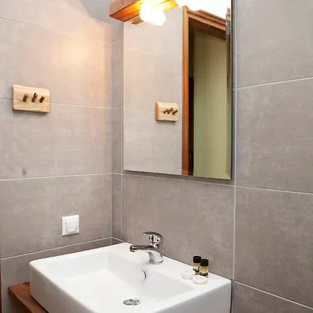 Victoria's Bed & Breakfast Damouchari