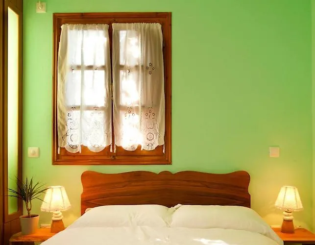 Victoria's 3* Damouchari