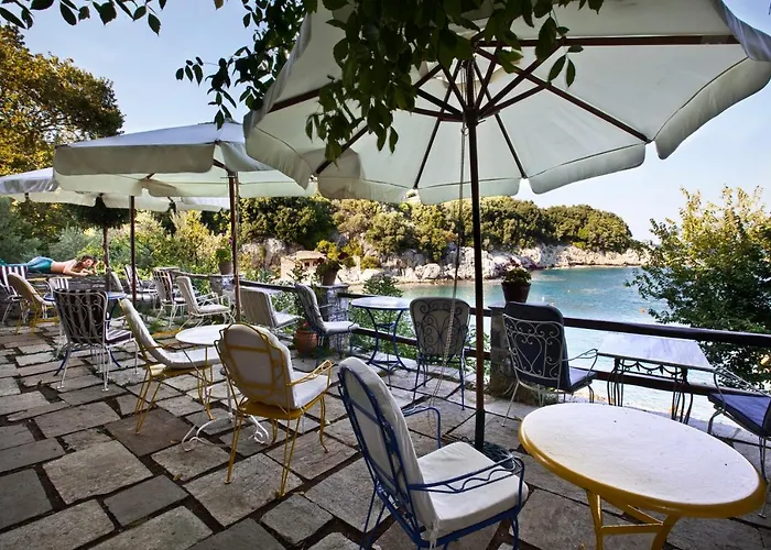 Victoria's 3* Damouchari