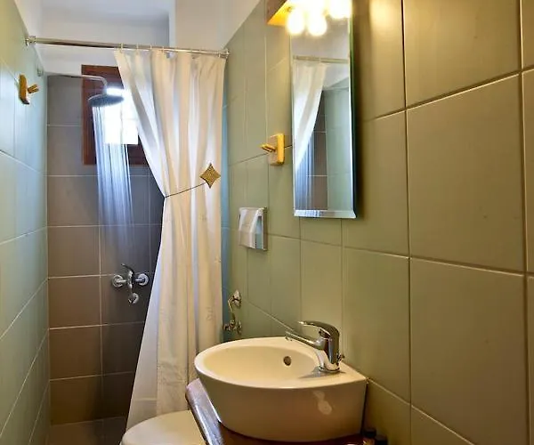 Victoria's 3* Damouchari