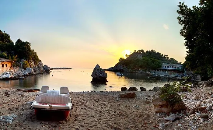 Victoria's Bed & Breakfast 3*