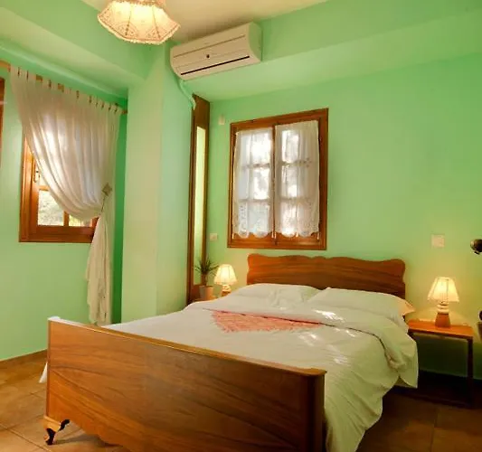 Victoria's Damouchari