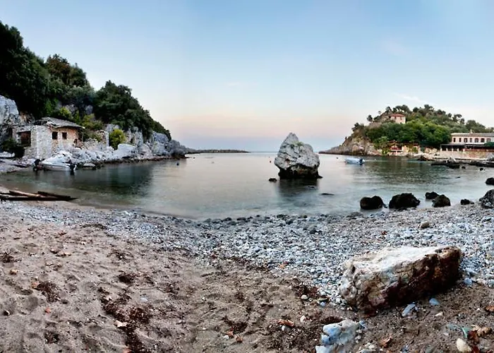 Victoria's 3* Damouchari