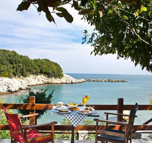 Bed & Breakfast Victoria's Damouchari