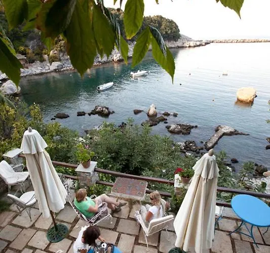 Bed & Breakfast Victoria's Damouchari